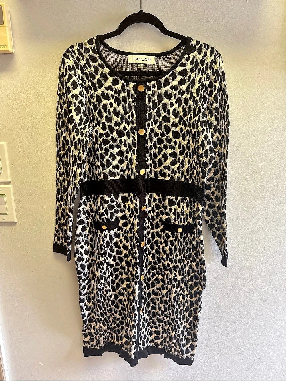 TAYLOR Animal Print Sweater Dress